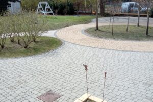 Czysty bruk po myciu – efekt usługi AZ Clean Szczecin