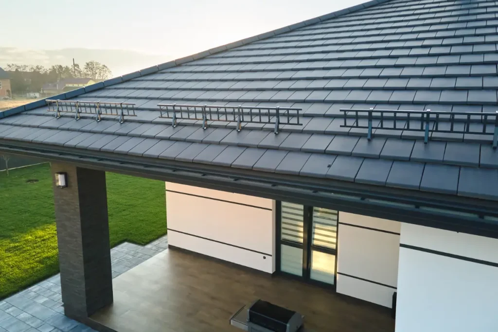 Nowoczesny dom z dachem i tarasem